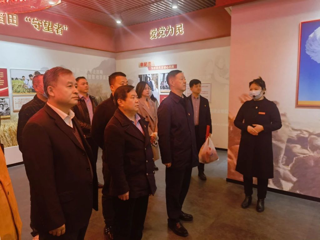 张文波书记带领亿杰部分党员走进西安市劳模精神展示馆开展主题党日活动